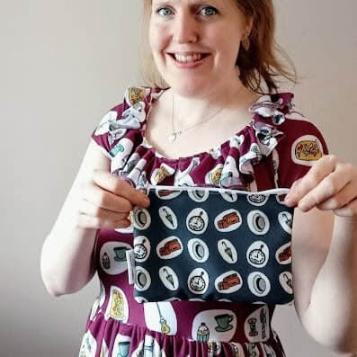 Zipped make-up bag sewing kit
